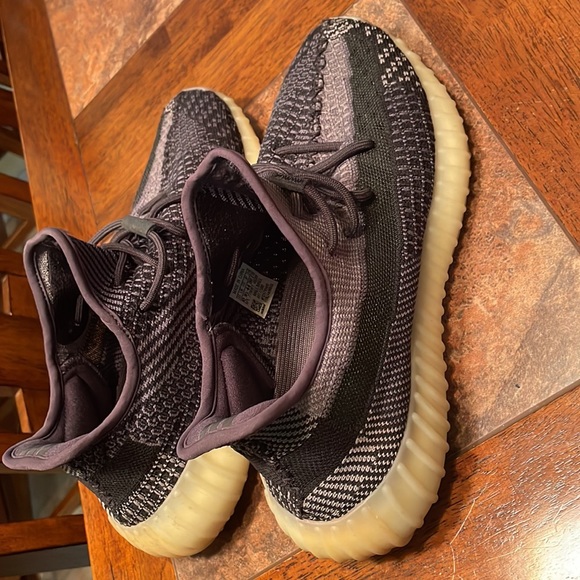 Adidas Yeezy Boost 350V2.  Carbon Color main image 5